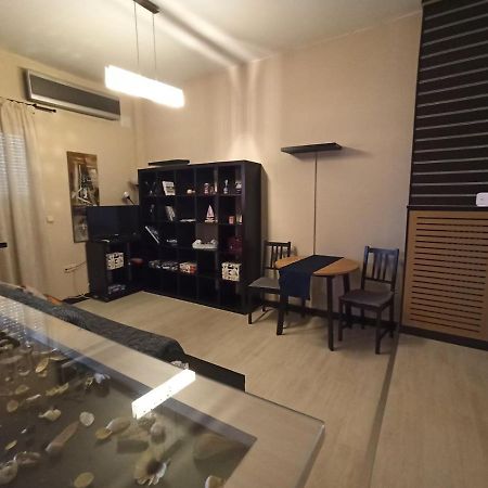 Modern Apartment, 5΄ Walk From Central Metro Station Athens Exterior photo