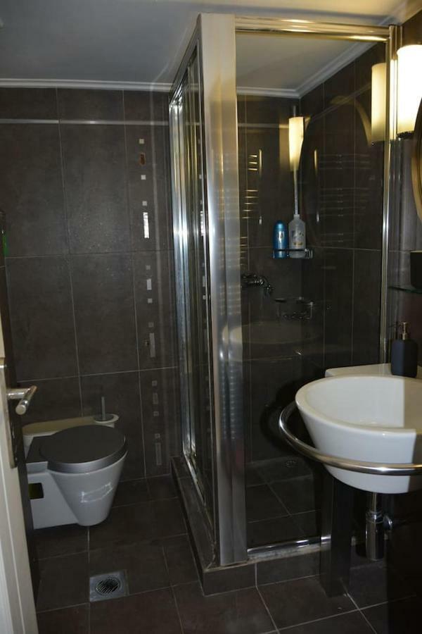 Modern Apartment, 5΄ Walk From Central Metro Station Athens Exterior photo