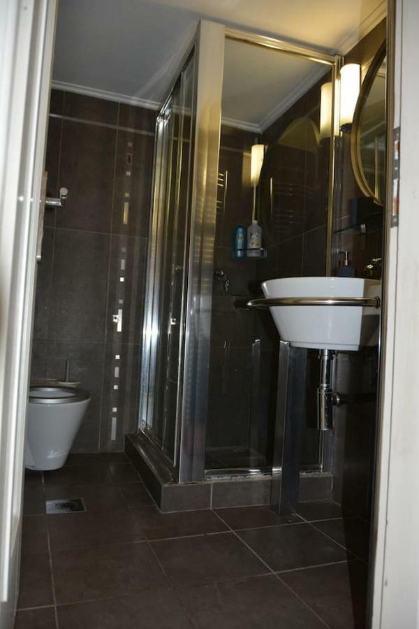 Modern Apartment, 5΄ Walk From Central Metro Station Athens Exterior photo