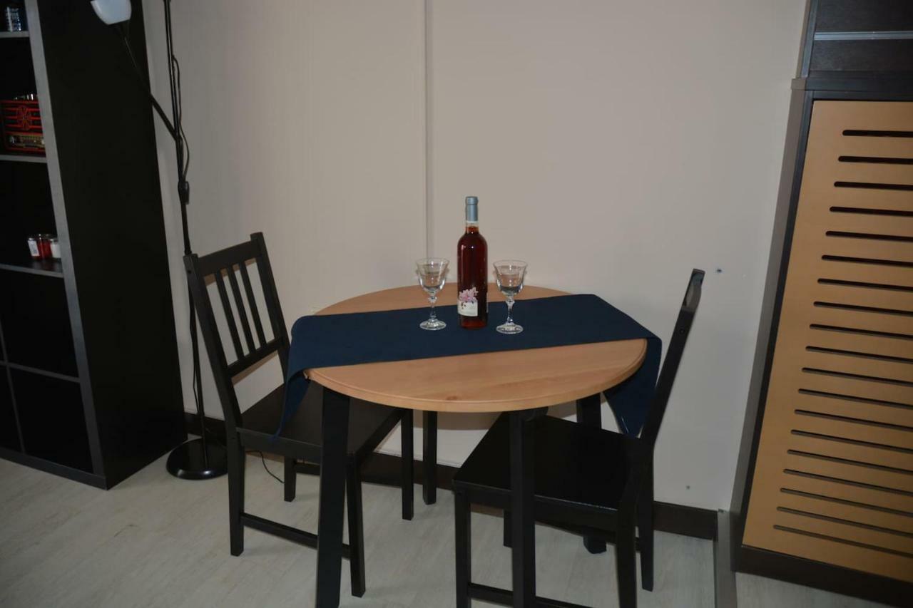 Modern Apartment, 5΄ Walk From Central Metro Station Athens Exterior photo