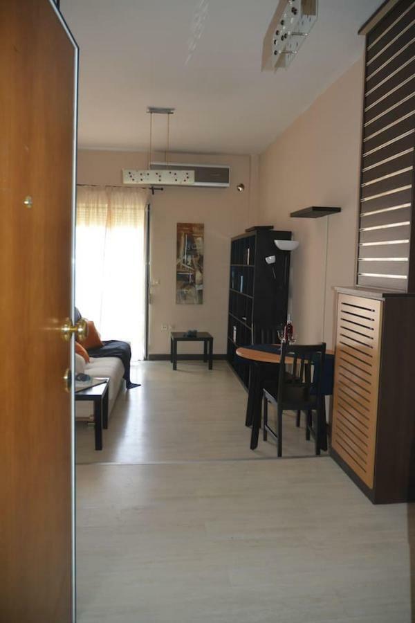 Modern Apartment, 5΄ Walk From Central Metro Station Athens Exterior photo